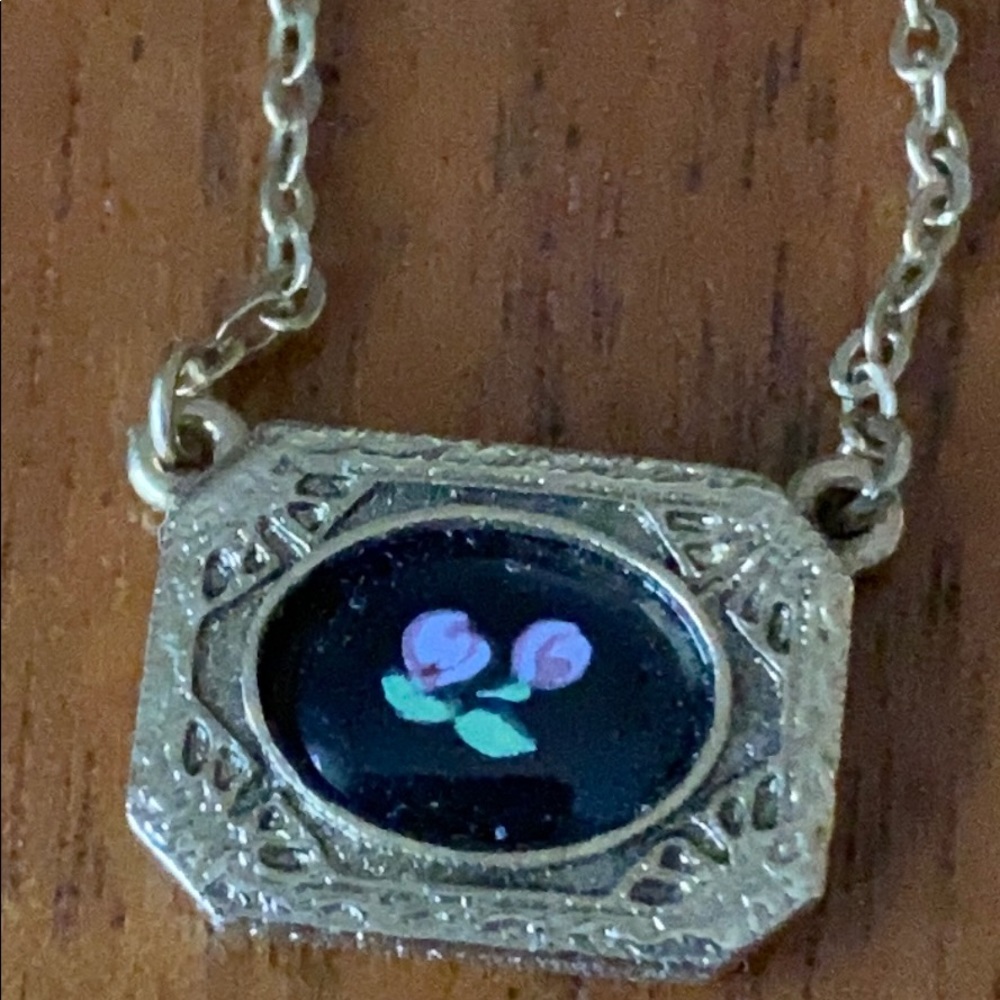 Locket - Picture 2 of 3